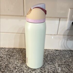 40oz Owala in Coastal Mist